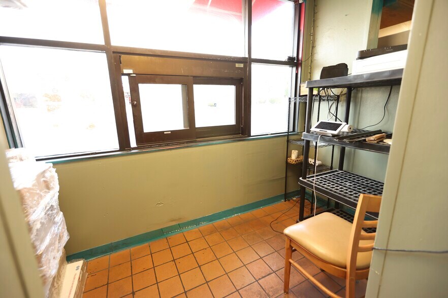 More Photos Of 2336 NW 23rd St, Oklahoma City Fast Food For Sale