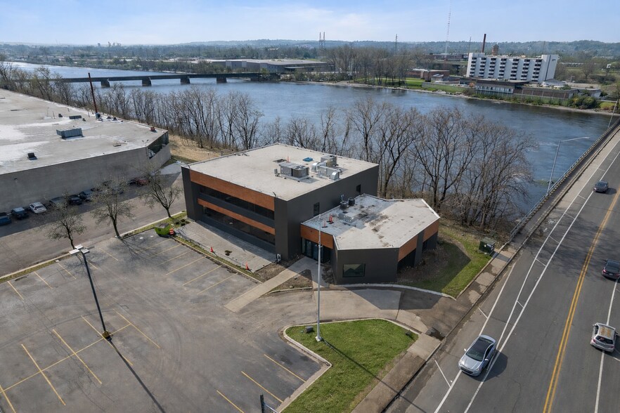 More Photos Of 150 Ann St NW, Grand Rapids Bank For Sale