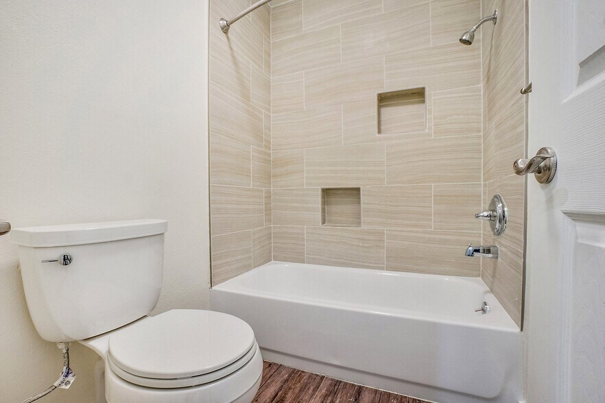 More Photos Of 14849 Vanowen St, Van Nuys Apartments For Sale