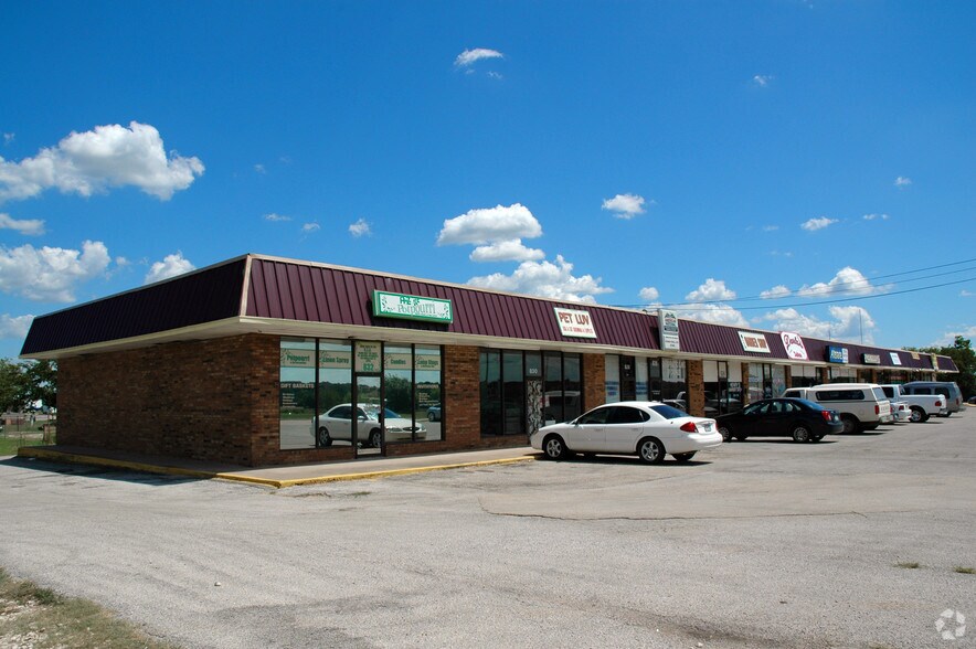 More Photos Of 800 N Crowley Rd, Crowley Storefront For Sale