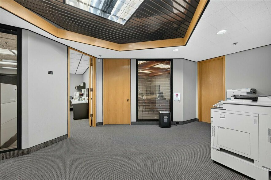 More Photos Of 2600 W Shaw Ln, Fresno Office For Sale
