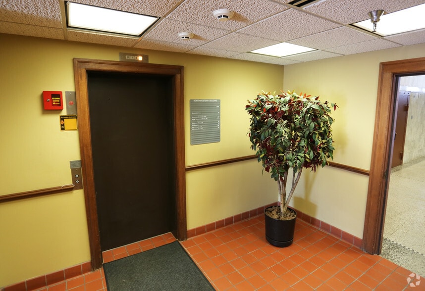 More Photos Of 323 E Walnut St, Des Moines Office For Lease