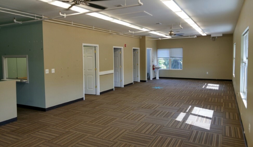 More Photos Of 20 Mayo Rd, Edgewater Storefront Retail Office For Lease