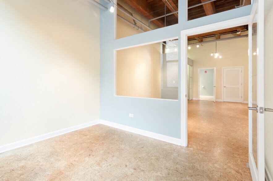 More Photos Of 824 W Superior St, Chicago Office Residential For Sale