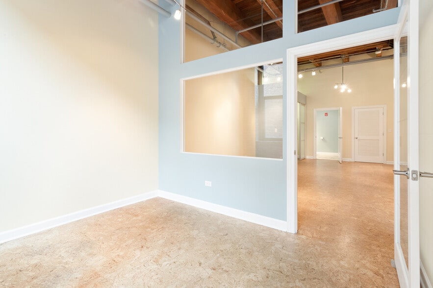More Photos Of 824 W Superior St, Chicago Office Residential For Sale