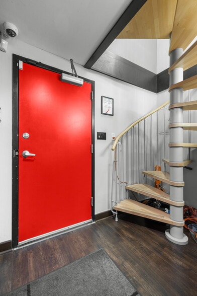 More Photos Of 5739 Tujunga Ave, North Hollywood Movie Radio TVStudio For Sale