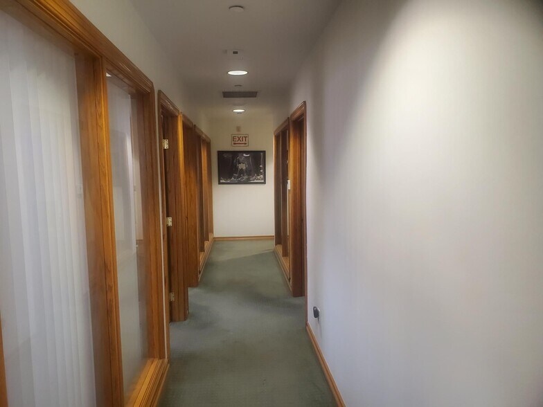 More Photos Of 560 Riverdale Dr, Glendale Warehouse For Sale