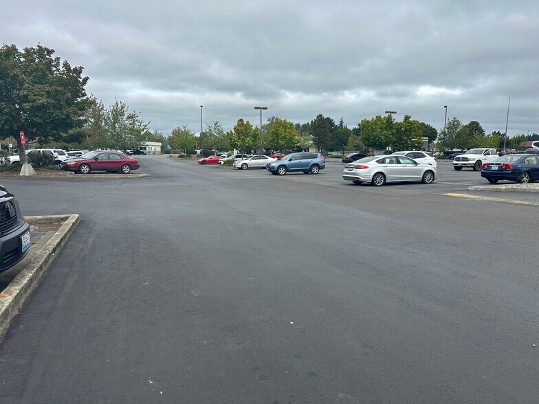 More Photos Of 301 E Wallace Kneeland Blvd, Shelton General Retail For Lease