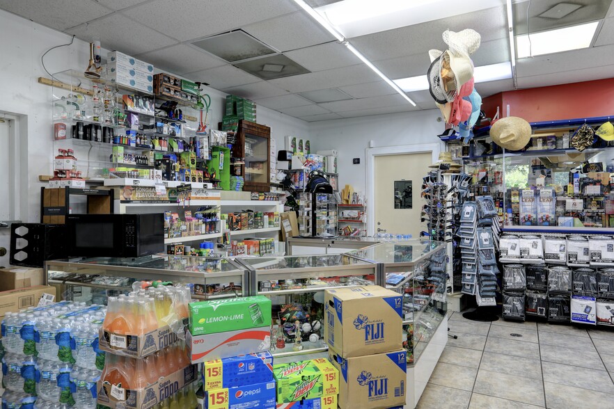 More Photos Of 755 4th St, Vero Beach Convenience Store For Sale