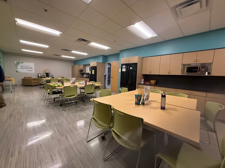 More Photos Of 450 Woodland Ave, Bloomfield Warehouse For Sale