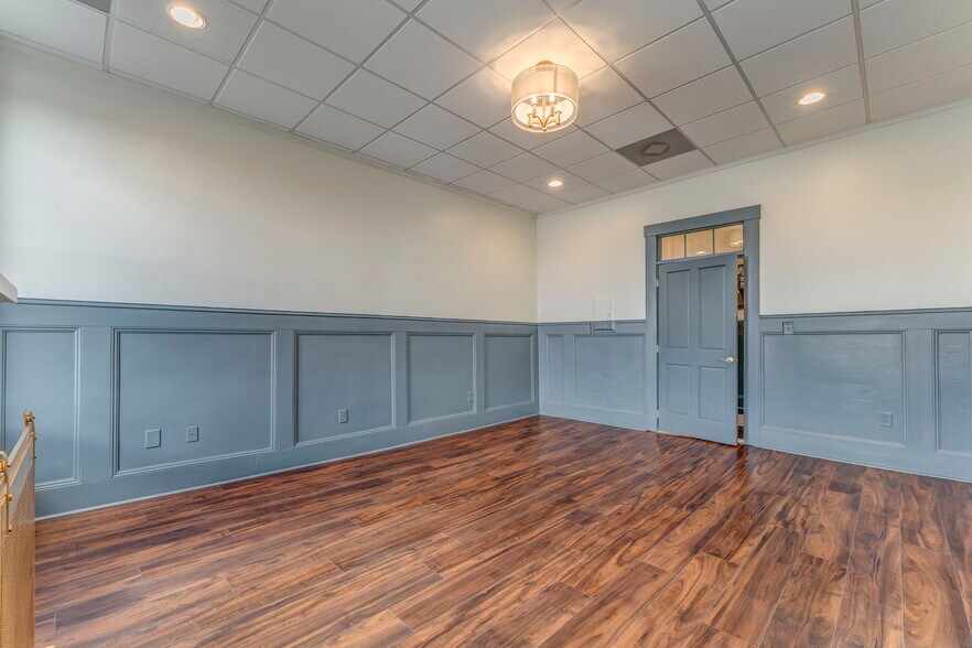 More Photos Of 35 N Main St, Jasper Loft Creative Space For Lease