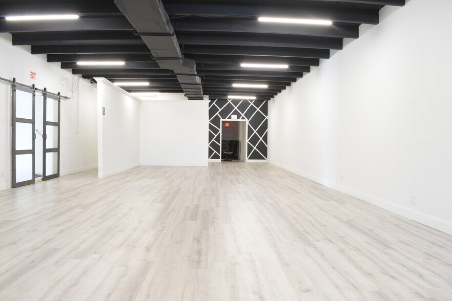 More Photos Of 212 Main St, Auburndale Flex For Sale