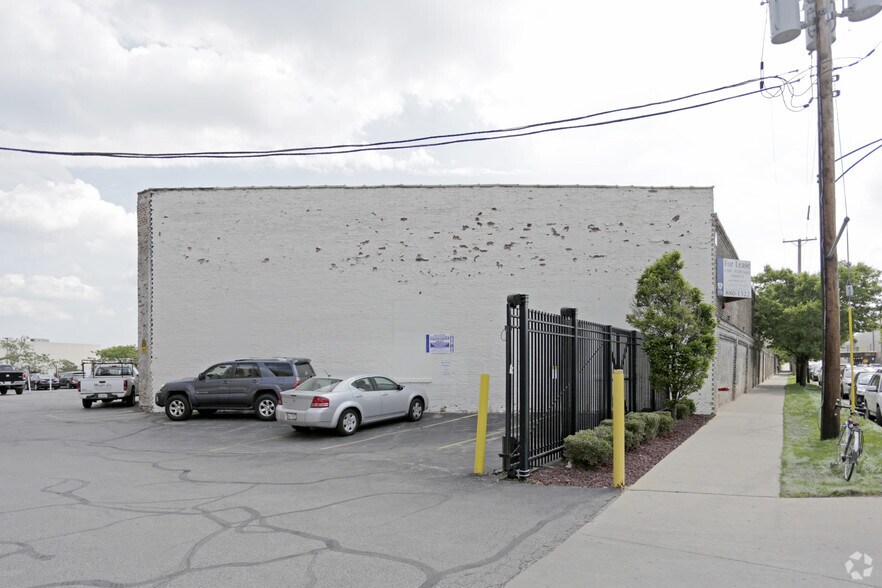 More Photos Of 1740 W Webster Ave, Chicago Light Manufacturing For Lease