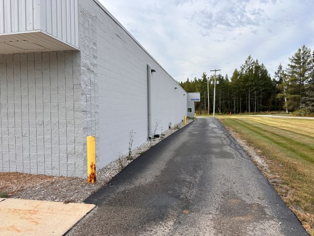 More Photos Of 425 N 5th St, Roscommon Freestanding For Lease