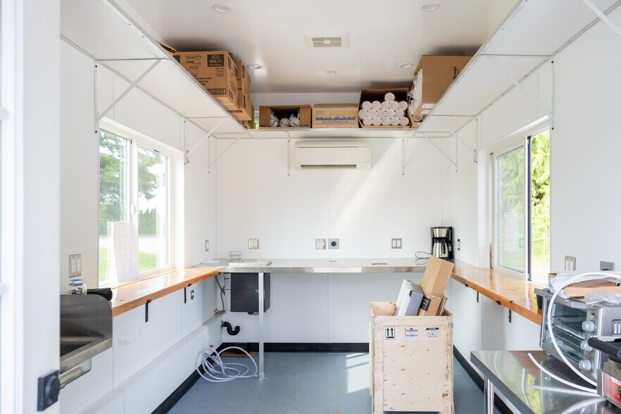 More Photos Of 14969 W Bow Hill Rd, Bow Bar For Sale