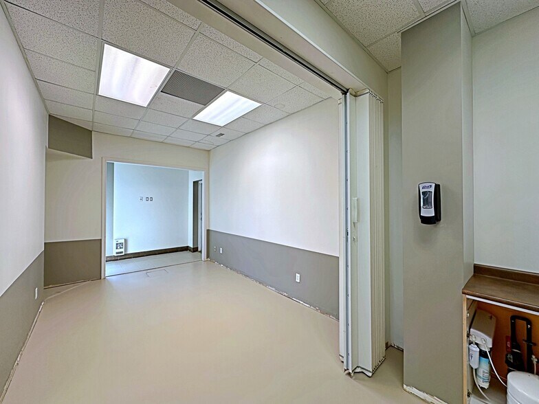 More Photos Of 195 Mackay Cres, Fort McMurray Warehouse For Sale