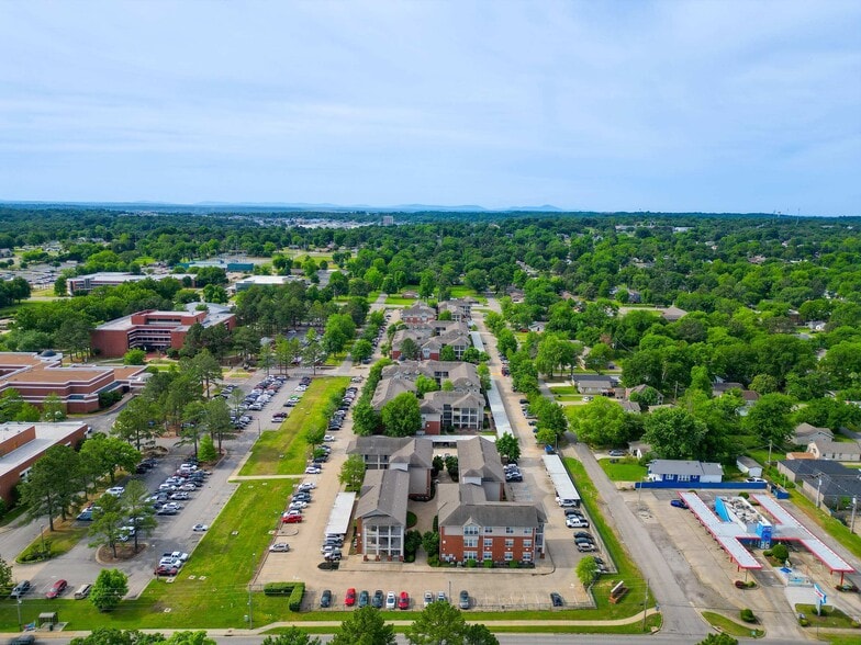 More Photos Of 801 N 49th St, Fort Smith Dormitory For Sale