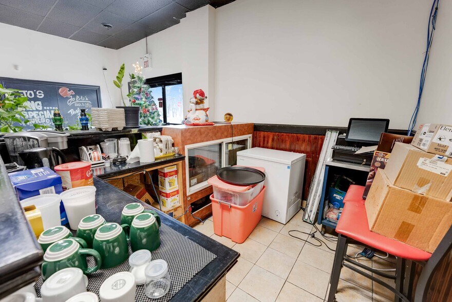 More Photos Of 231 St Paul St W, St Catharines General Retail For Sale