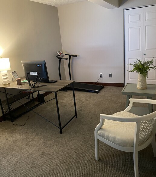 More Photos Of 171 S Broadway, Coos Bay General Retail For Sale