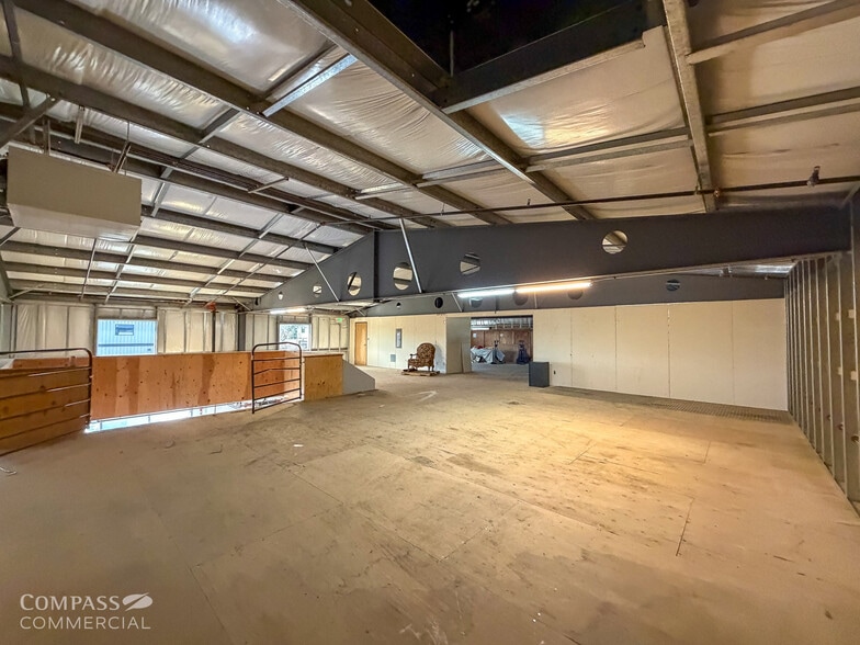 More Photos Of 20802 Sockeye Pl, Bend Industrial For Lease