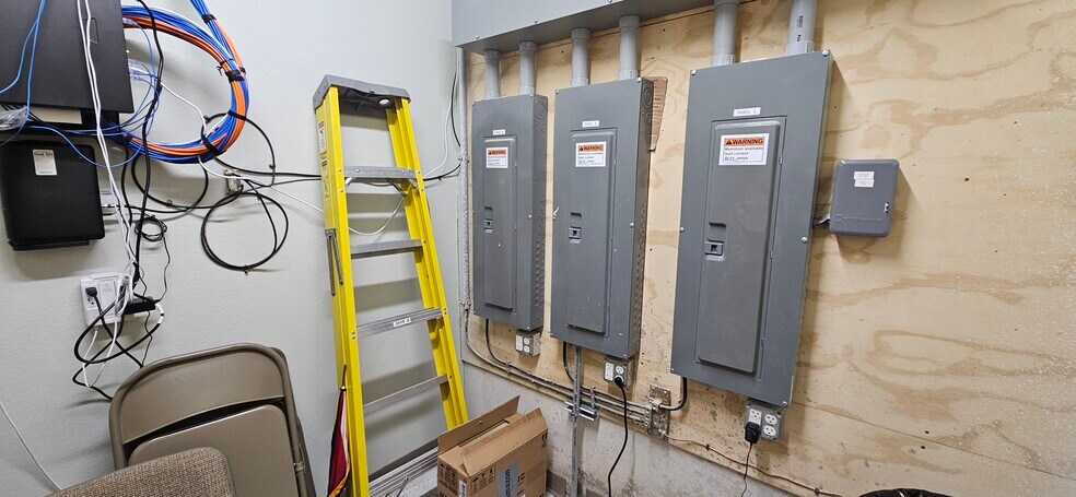 More Photos Of 2235 N Clairemont Ave, Eau Claire Freestanding For Sale