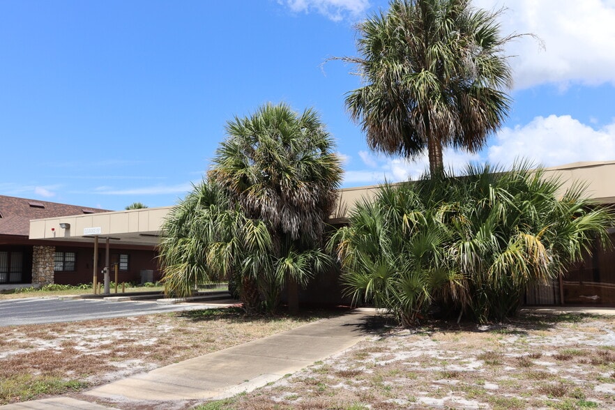 More Photos Of 940 Deltona Blvd, Deltona Bank For Sale