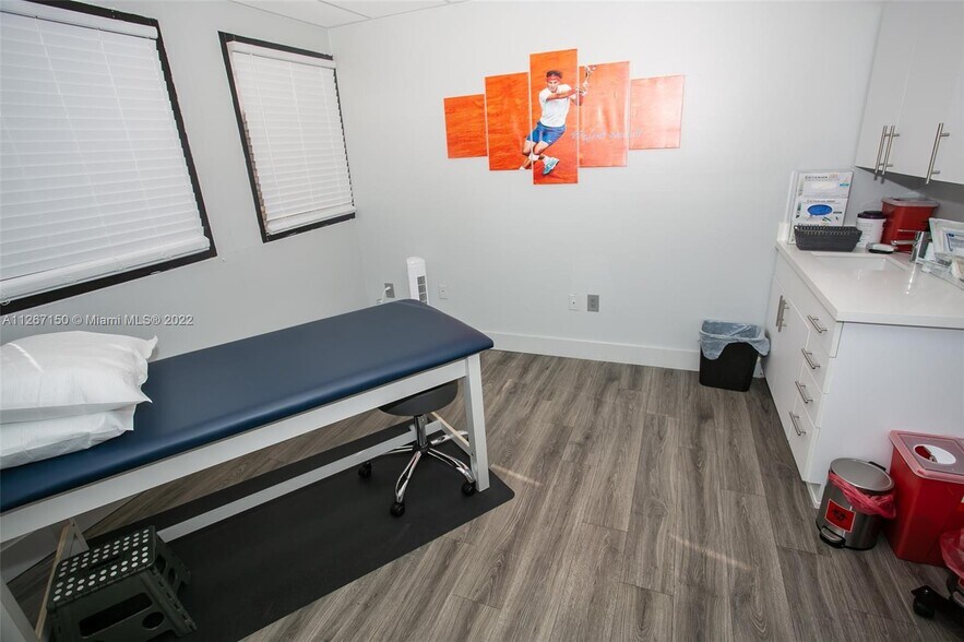 More Photos Of 1380 NE Miami Gardens Dr, North Miami Beach Medical For Lease