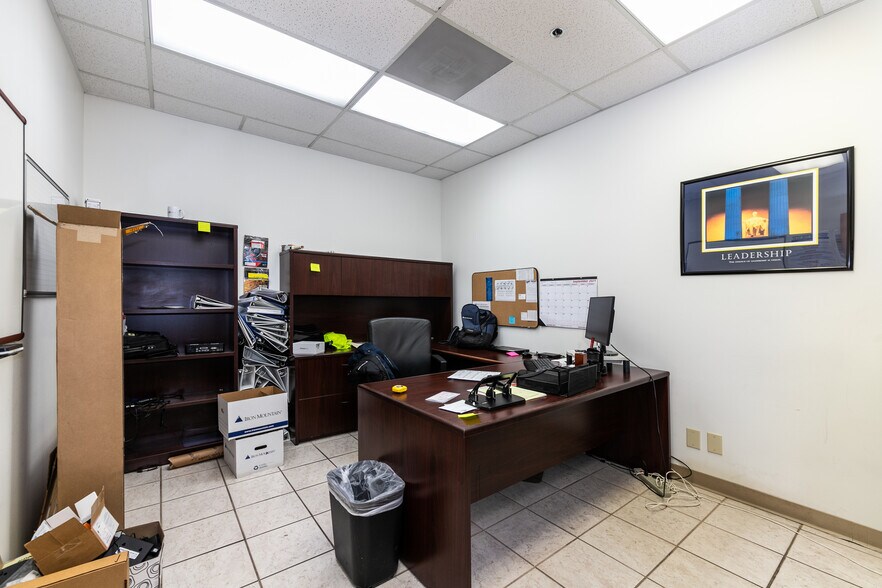 More Photos Of 520 E Easy St, Simi Valley Warehouse For Lease