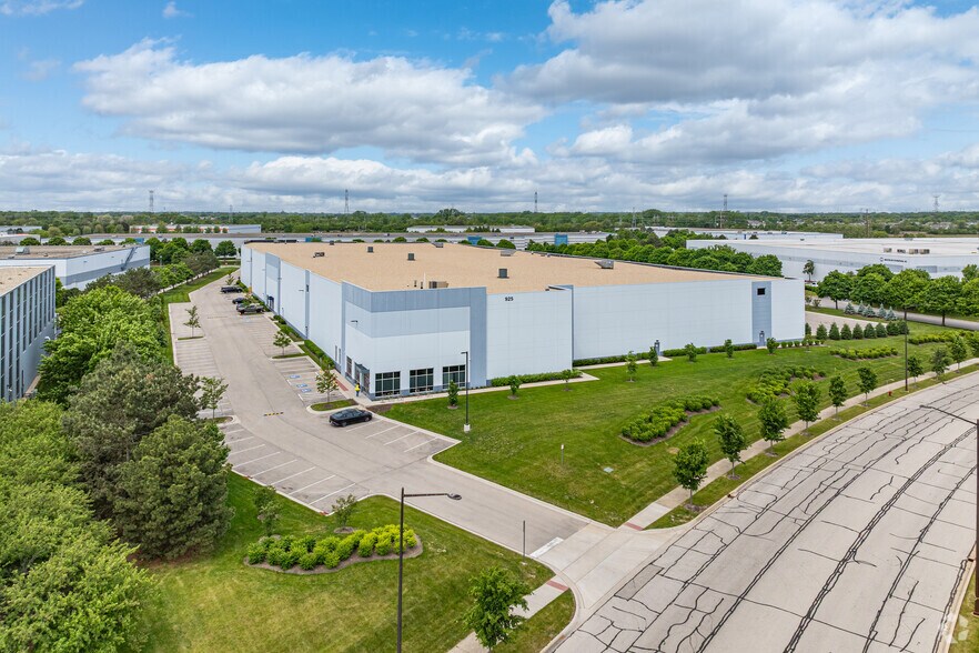 More Photos Of 925 Enterprise St, Aurora Distribution For Lease