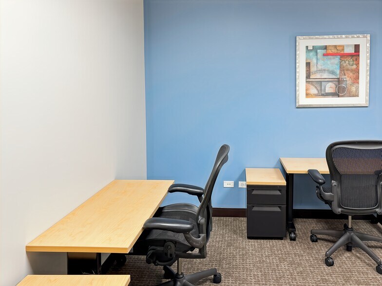 More Photos Of 3333 Warrenville Rd, Lisle Coworking Space