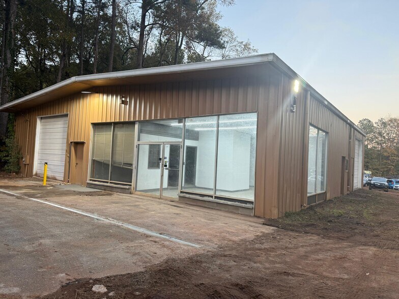 More Photos Of 1350 Commerce Dr, Stockbridge Warehouse For Lease