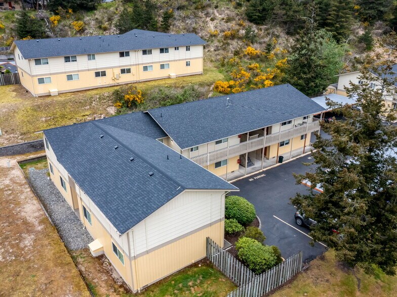 More Photos Of 1930 Maple St, North Bend Apartments For Sale