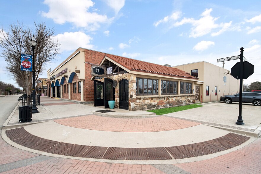 More Photos Of 115 N Oak St, Roanoke Restaurant For Sale