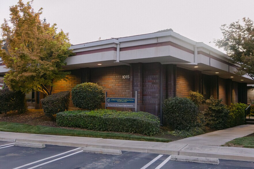 Primary Photo Of 1015 N Demaree Rd, Visalia Office For Lease