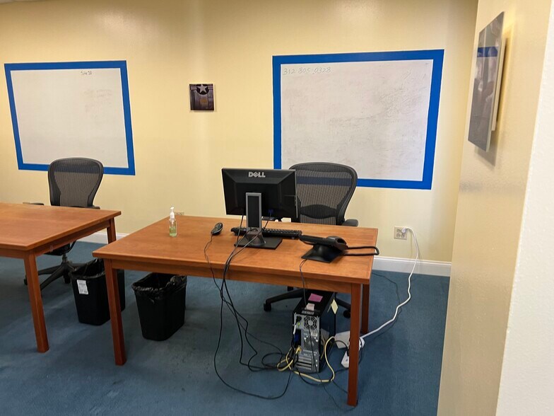 More Photos Of 211 W Wacker Dr, Chicago Office For Lease