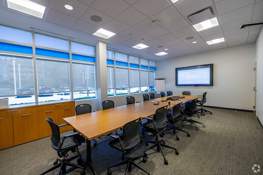 More Photos Of 50 Corporate Dr, Trumbull Distribution For Lease