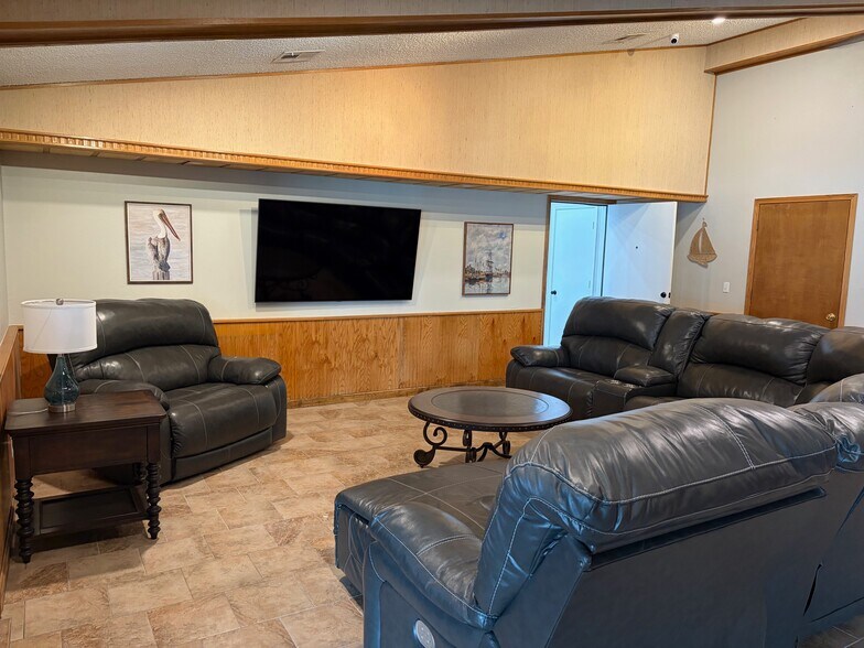 More Photos Of 10603 US Highway 59, Grove Self Storage For Sale