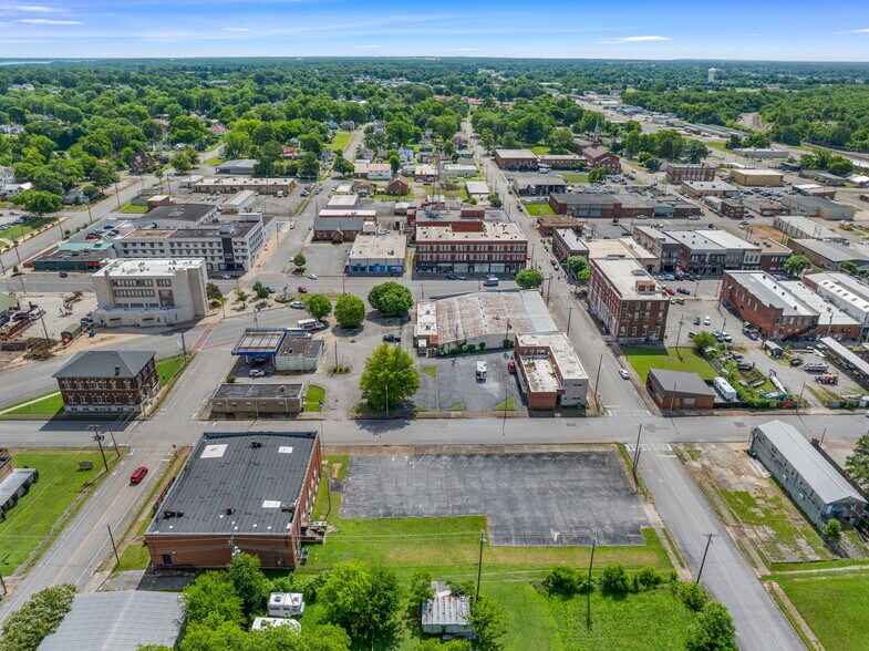 More Photos Of 419 N Raleigh Ave, Sheffield Specialty For Sale