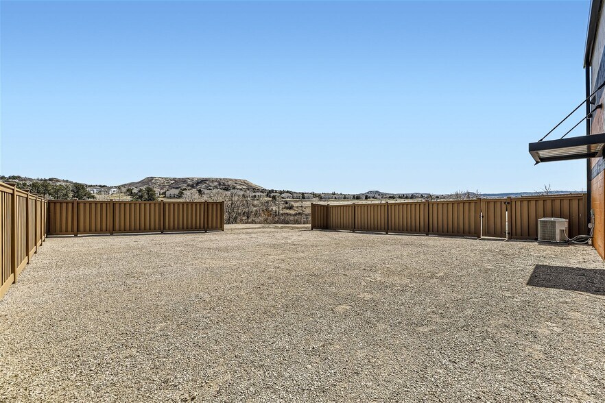 More Photos Of 1010 S Interstate 25, Castle Rock Showroom For Lease