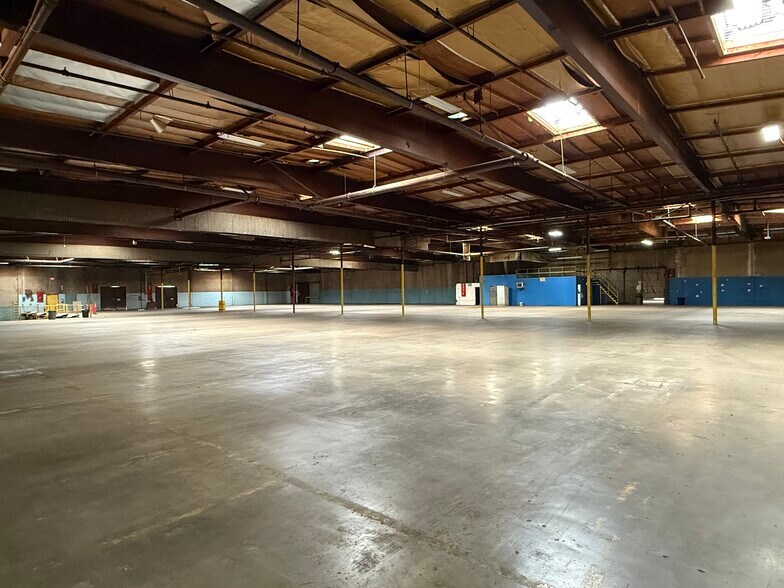 More Photos Of 4542 Dunham St, Commerce Warehouse For Lease