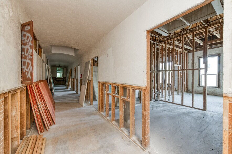 More Photos Of 101 N L St, Dinuba Storefront For Sale