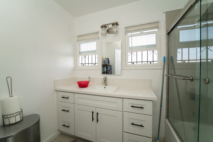 More Photos Of 6622-6630 Crenshaw Blvd, Los Angeles Storefront Retail Residential For Sale