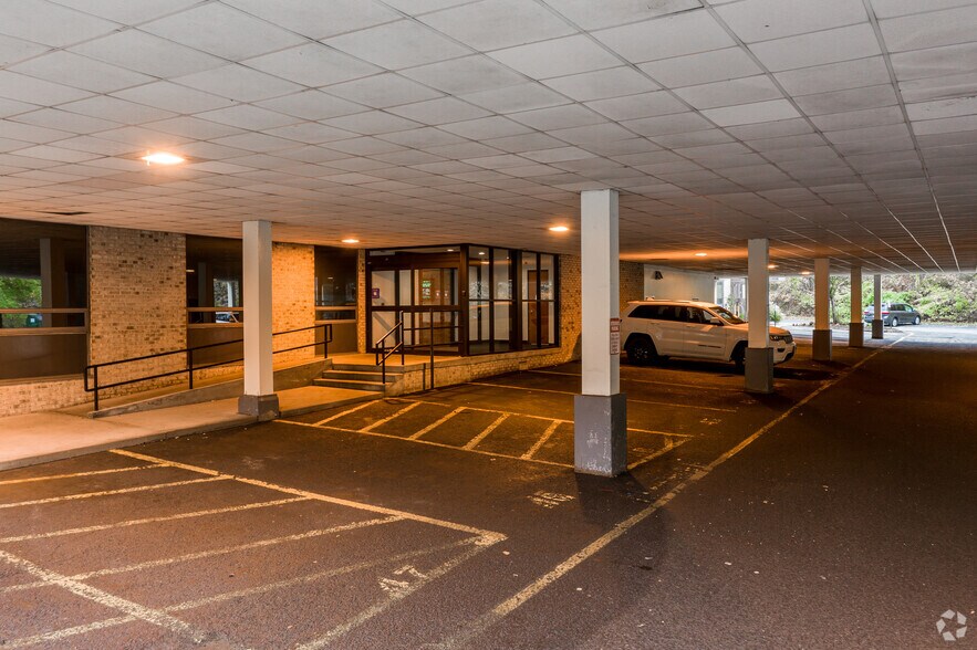 More Photos Of 25 Lindsley Dr, Morristown Medical For Lease