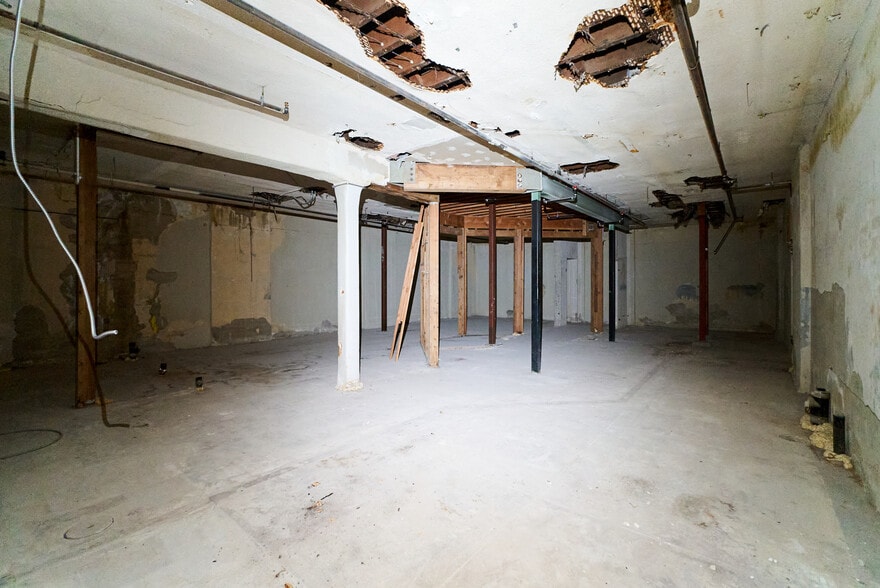 More Photos Of 108 W 3rd St, Long Beach Restaurant For Lease