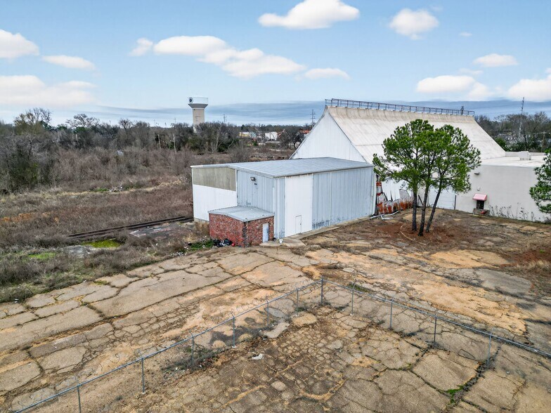 More Photos Of 300 W Monument St, Jackson Manufacturing For Sale