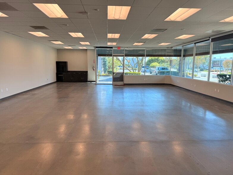 More Photos Of 9350 Eton Ave, Chatsworth Warehouse For Sale