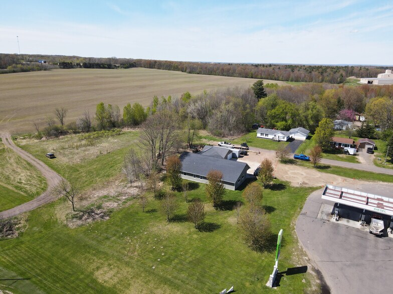 More Photos Of 359 Elm st, New Auburn Freestanding For Sale