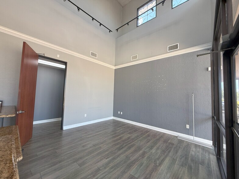 More Photos Of 4802 S Sam Houston Pky, Houston Unknown For Lease