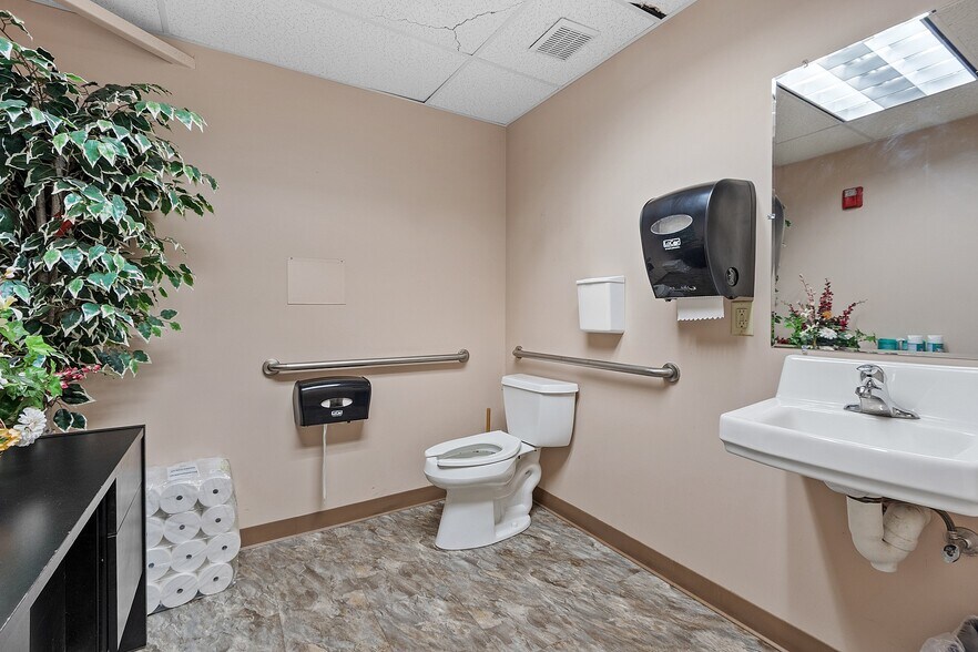 More Photos Of 67 Whalon St, Fitchburg Storefront For Lease