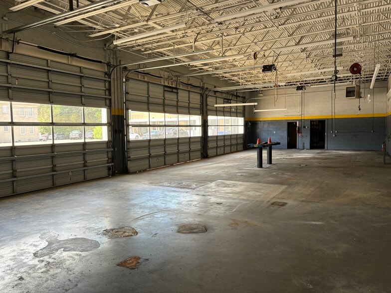 More Photos Of 620 W Main St, Tupelo Freestanding For Lease